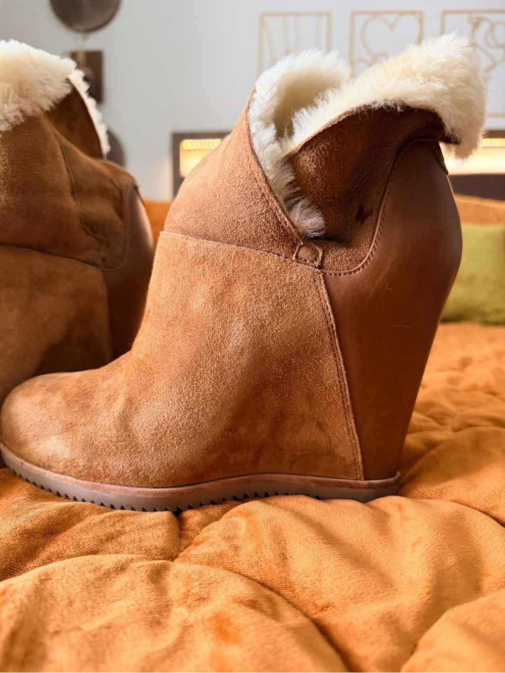 UGG Classic Mondri Cuff Chestnut Shearling Wedge Boots 9 - Picture 2 of 8